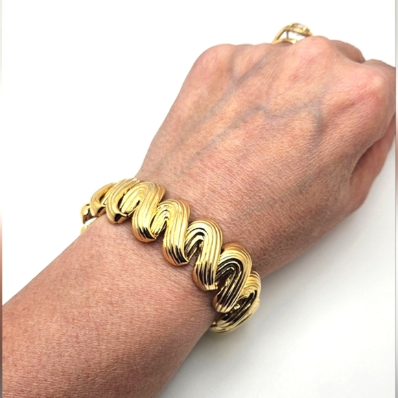 Jewelry - Gold Wave Bracelet 7.25 inches Vintage 1980s Statement Summer Look
